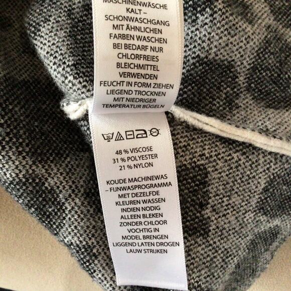 Tahari Mock Neck Leopard Print Sweater Sz M - Picture 5 of 5